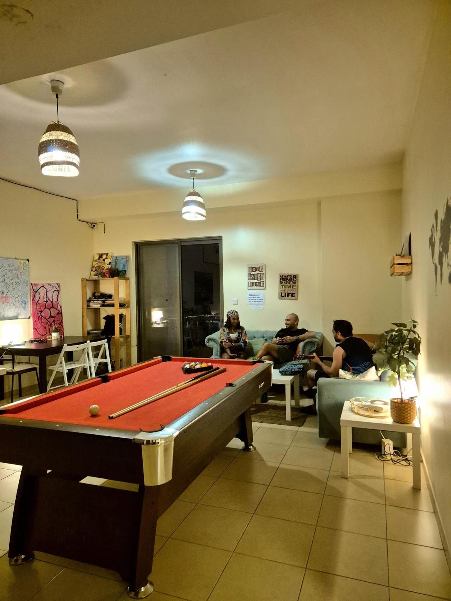 Хостел Bohemian Backpackers Дубай Экстерьер фото