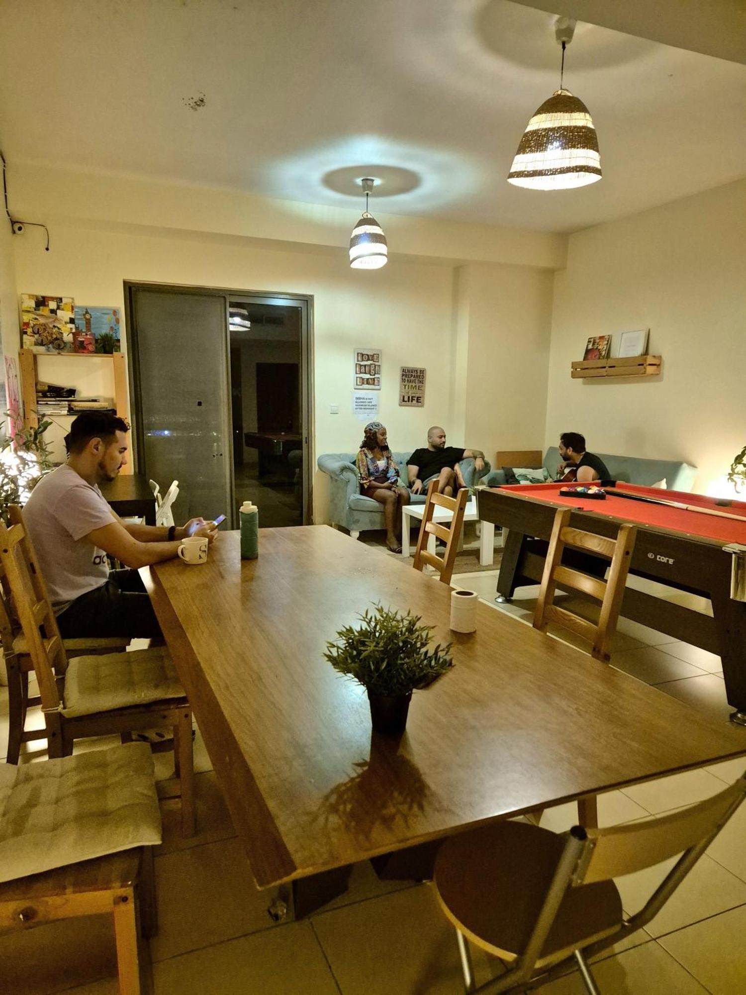 Хостел Bohemian Backpackers Дубай Экстерьер фото